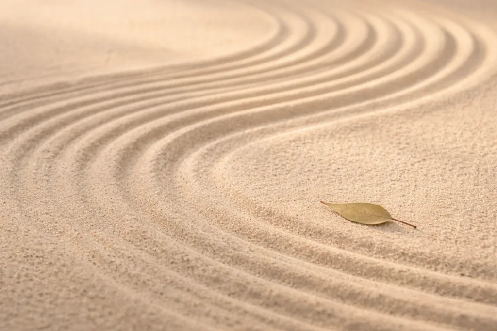 jardín zen con arena y líneas suaves con una pequeña imperfección que simboliza los errores al empezar a meditar