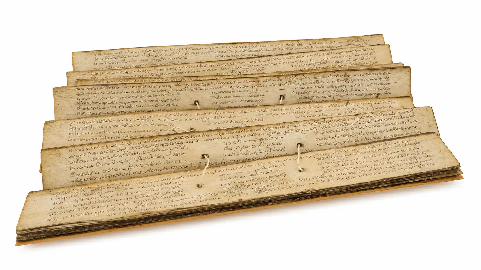 Manuscrito antiguo en hojas de palma del Satipaṭṭhāna Sutta, guía budista sobre los fundamentos de la atención plena